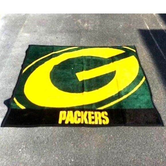 Plush Throw Blanket . Size: 48'' x 54'' ...................... Green Bay Packers - Picture 2 of 4